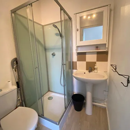 Petit Confortable Pour Deux Personnes - 037